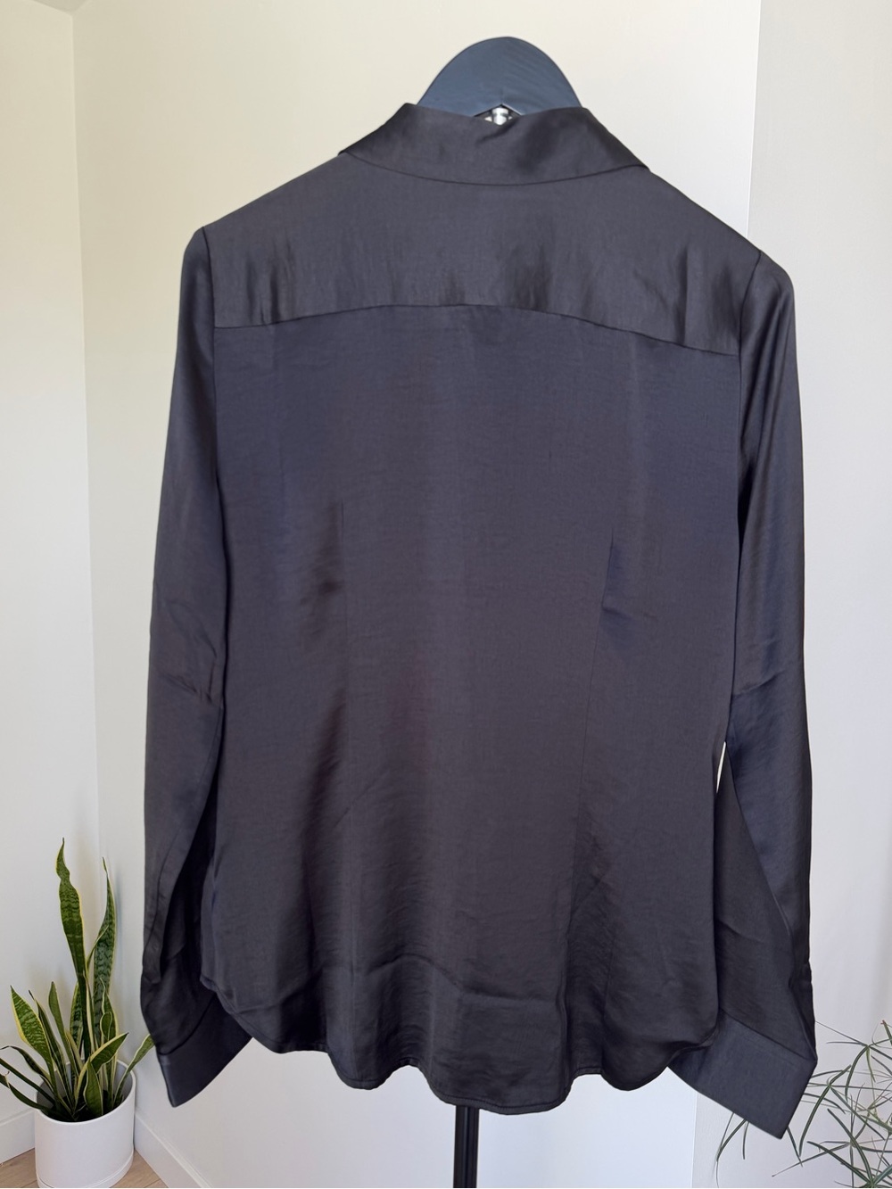 Madewell Darted Button Up Shirt in Satin - Picture 6 of 9